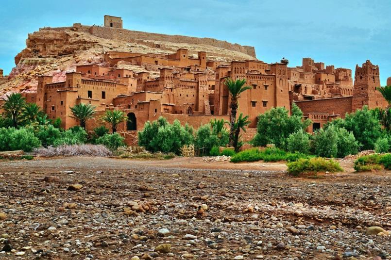 A típica cultura beduína se une a experiências em tendas no deserto, onde você se torna parte da cenografia interessante.