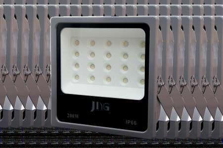000H 120 LED IP66 Dimensões: 345 mm 55 mm 370 mm 75 mm 150W 330 mm 330 mm