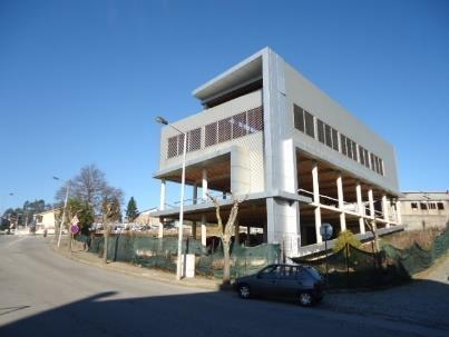 da República, r/c, Lixa, da União de freguesias de Vila Cova da Lixa e Borba de Godim, concelho de Felgueiras, composto por uma divisão ampla, com um quarto de banho, com a área bruta privativa de