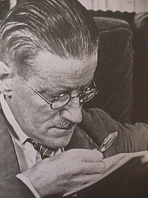 James Joyce 1882-1941 Stephen: As relações mais satisfatórias do sensível devem, por isso, corresponder às fases necessárias da apreensão artística.