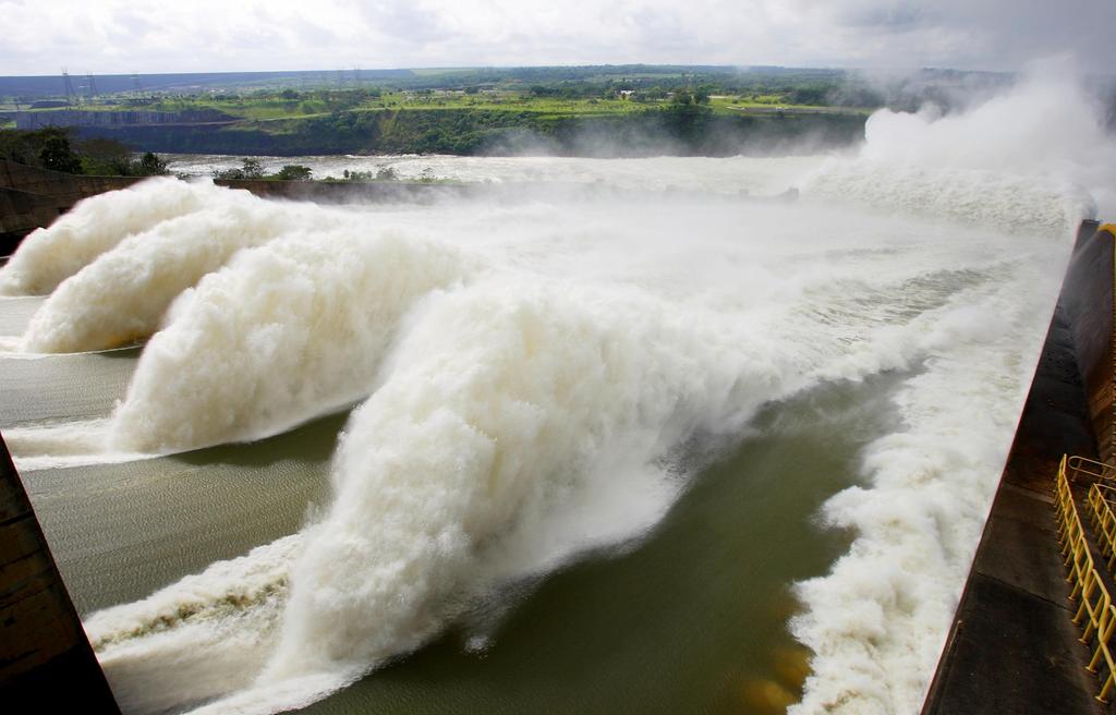 Vertedouro Itaipu Binacional Em 2018,