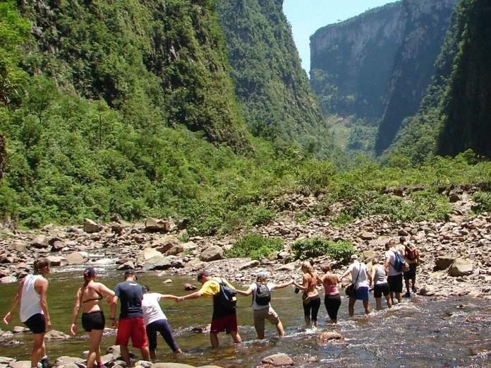 Andando no lado Selvagem: Avaliando a Magnitude Global da Visitação em UC (Balmford et al.