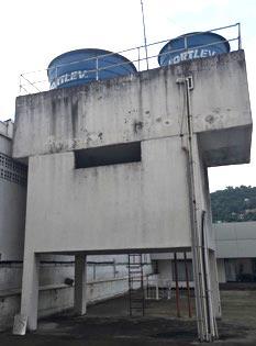 O volume atual de armazenamento de água está em desacordo com o projeto de incêndio.