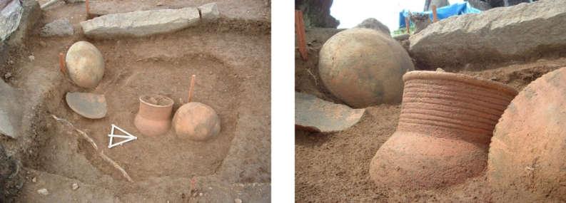 escavada na laterita, em cujo interior já era possível identificar as bordas de duas vasilhas cerâmicas, que pareciam estar inteiras.