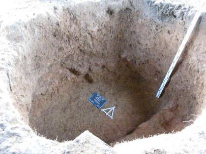 Mas para além de atividades funerárias, outras estruturas encontradas durante as escavações indicam outros tipos de deposições especiais no sítio.