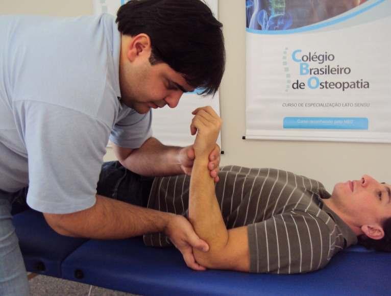 Caso a ulna apresente restrição para realizar um dos movimentos, existe uma disfunção que é denominada no sentido livre de movimento da ulna, seja em rotação interna ou externa. 4.