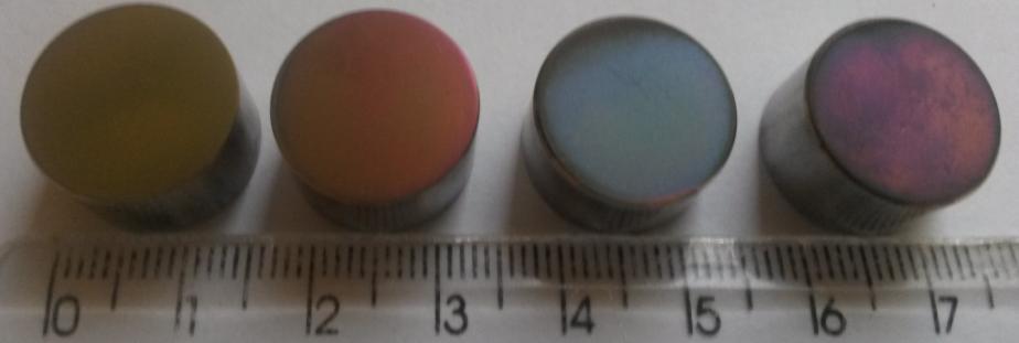 fibra óptica, de itérbio, apresentaram mudanças de coloração nas superfícies das amostras texturizadas, bem como nas amostras marcadas.