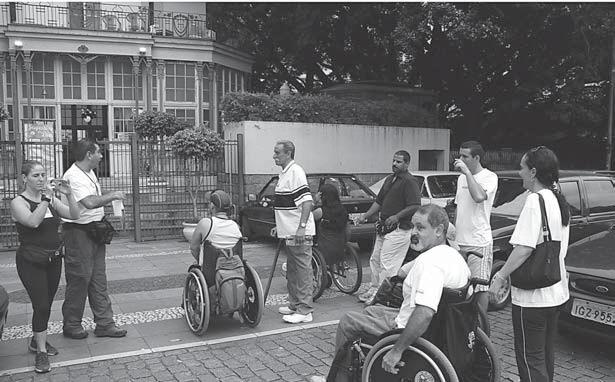 Este objetivo demonstra a importância das adaptações necessárias nas ruas, avenidas e edificações em diversos bairros para atender pessoas com deficiência, usuários de cadeiras de rodas, pessoas com