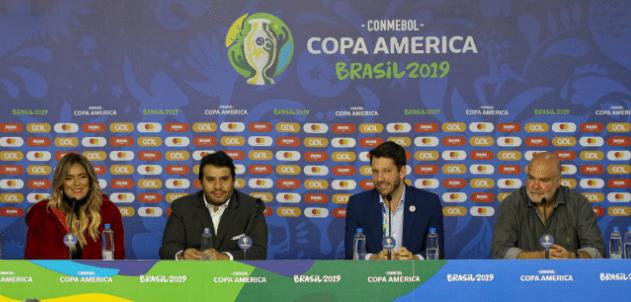 Agora, com a Copa América e o projeto de internacionalização, a companhia acabou usando Sorín para conversar com torcedores, tirar fotos e ainda sortear camisas da seleção argentina para passageiros.