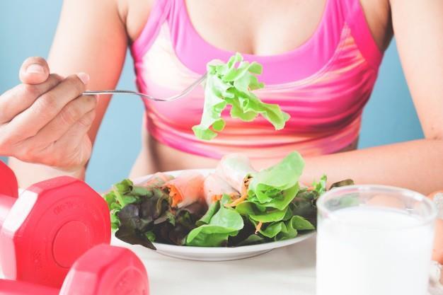 3 Aumente a sua sensação de saciedade Alguns alimentos podem fazer com que você se sinta saciado/a por muito mais tempo.