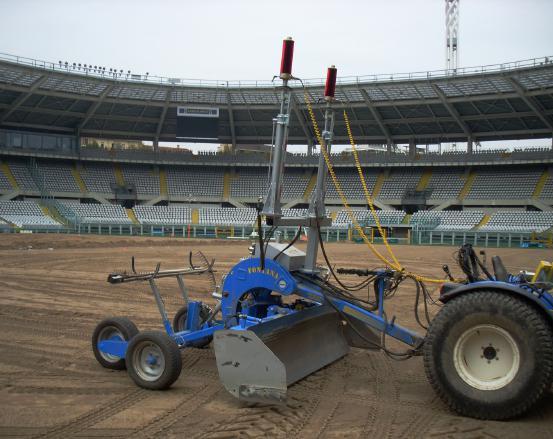 O LASER-MATIC é uma ferramenta simples e intuitiva para atividades de terraceamento com controle automático de plainas agrícolas de dois cilindros.