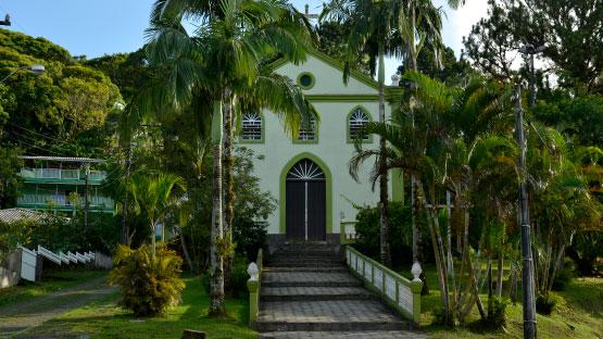 Construída totalmente em pedras, a Igreja do