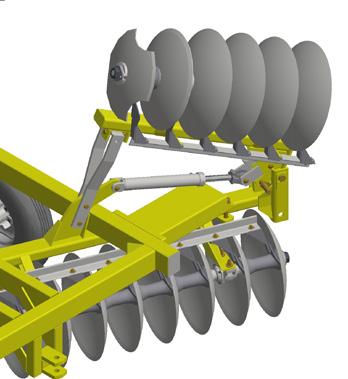 E Após acoplar a trava para transporte (A) nos rodeiros, levante os chassis laterais usando os cilindros hidráulicos (F).