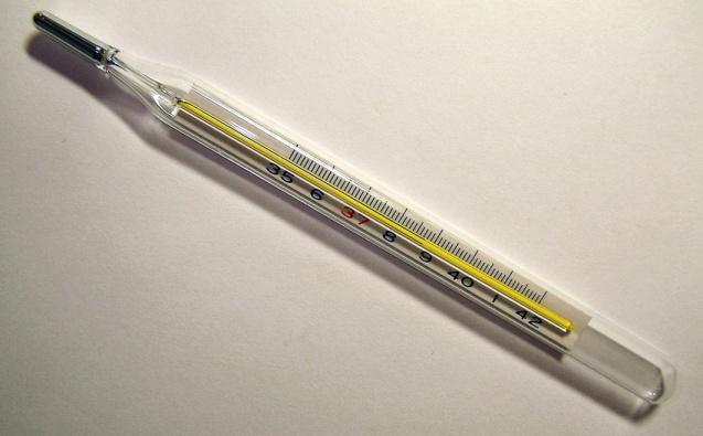 Substância termométrica: grandeza que varia de acordo com a temperatura. Exemplo: Altura da coluna de um líquido.