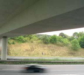 protege contra a carbonatação do concreto aumentando a durabilidade O efeito protetor do sistema equivale a um cobrimento de concreto de 440cm Aberto a difusão de vapor de água Resistente ao ataque