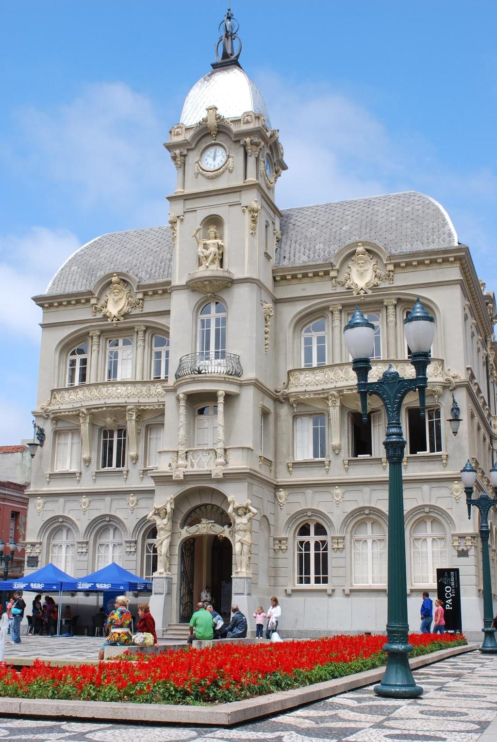 Inscrição do Livro Tombo de arquitetura eclética, como elementos art-nouveau representados, sobretudo, pelas marquises de ferro voltadas para a Praça Tiradentes, pelo desenho das esquadrias de