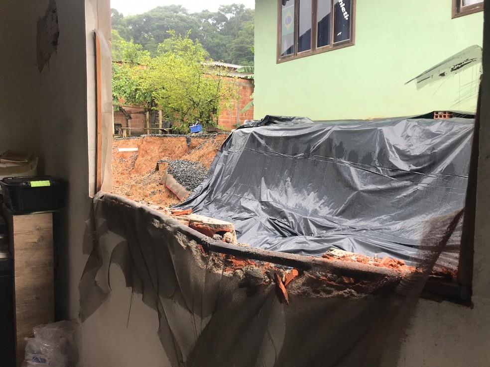 Desabamento no bairro Paranaguamirim, em Joinville Foto: Kleber