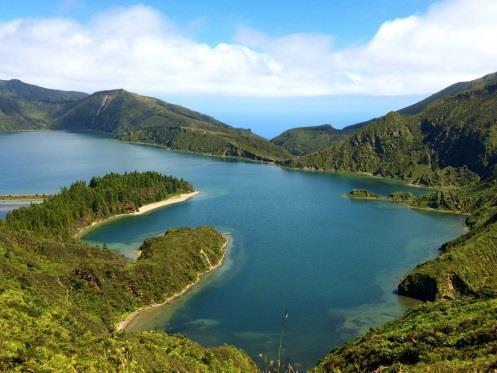 Após o almoço, partida de Ponta Delgada, pela via rápida do Norte, passando pela freguesia de Rabo de Peixe e Ribeira Seca, que em 1563 foi parcialmente subvertida por uma escoada lávica do vulcão do