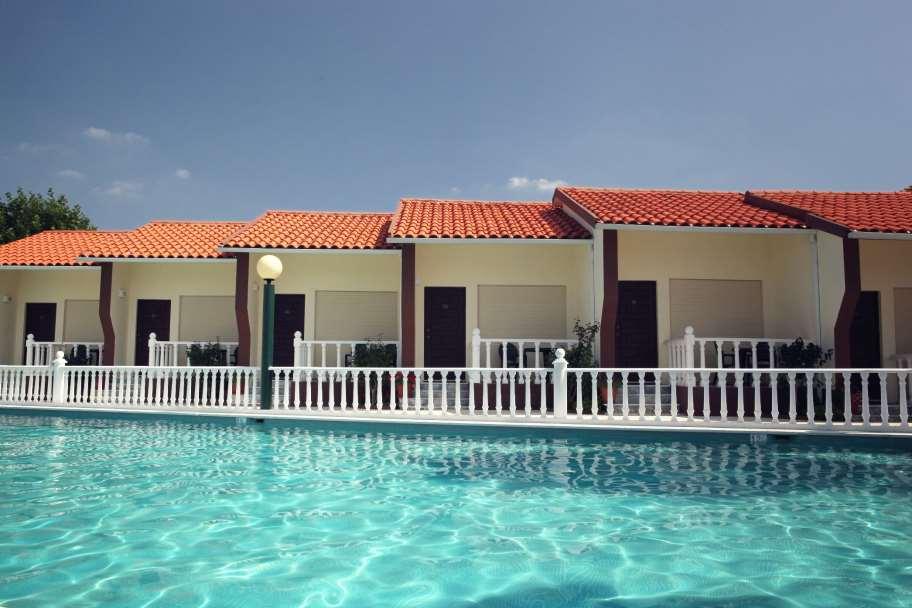 Bloco Piscinas Situado na zona superior do complexo, é privilegiado pela envolvência das duas piscinas.