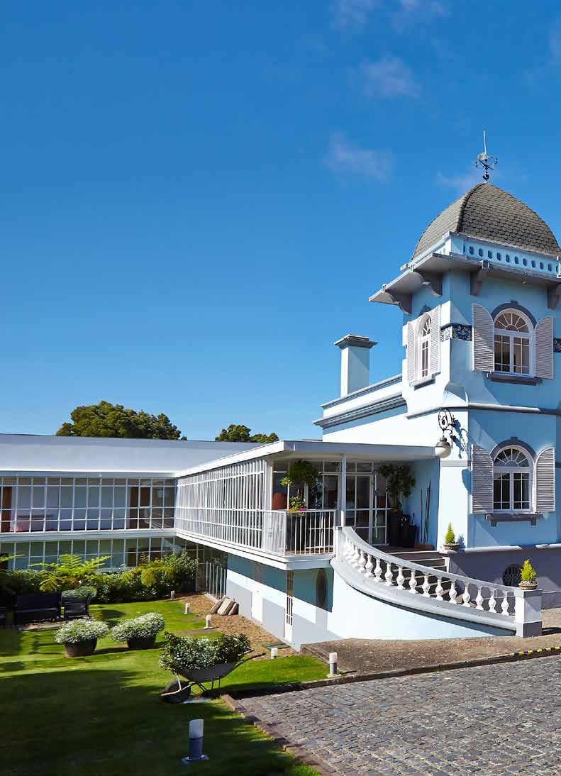 ilha da madeira Junto ao campo de golfe do Santo da Serra, o PortoBay Serra Golf é um boutique hotel de charme com decoração requintada, rodeado pela natureza e por tradições madeirenses.