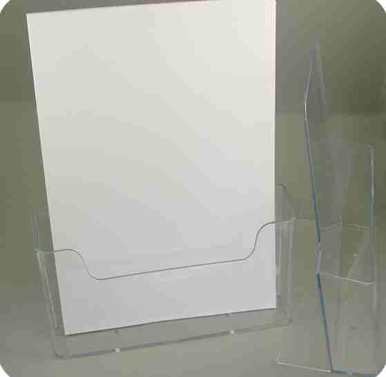 CANGURU Suporte vertical em PS cristalino com cacifo para brochuras.