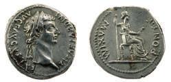 11 65 M. FURIUS L.F. PHILUS Denário, 120-119 A.C., 17 mm, 3,61 gr., Prata. A/. - Cabeça laureada de Janus com barba M. FOVRI. L. F em redor R/. - Roma de pé, à esquerda, colocando uma coroa.