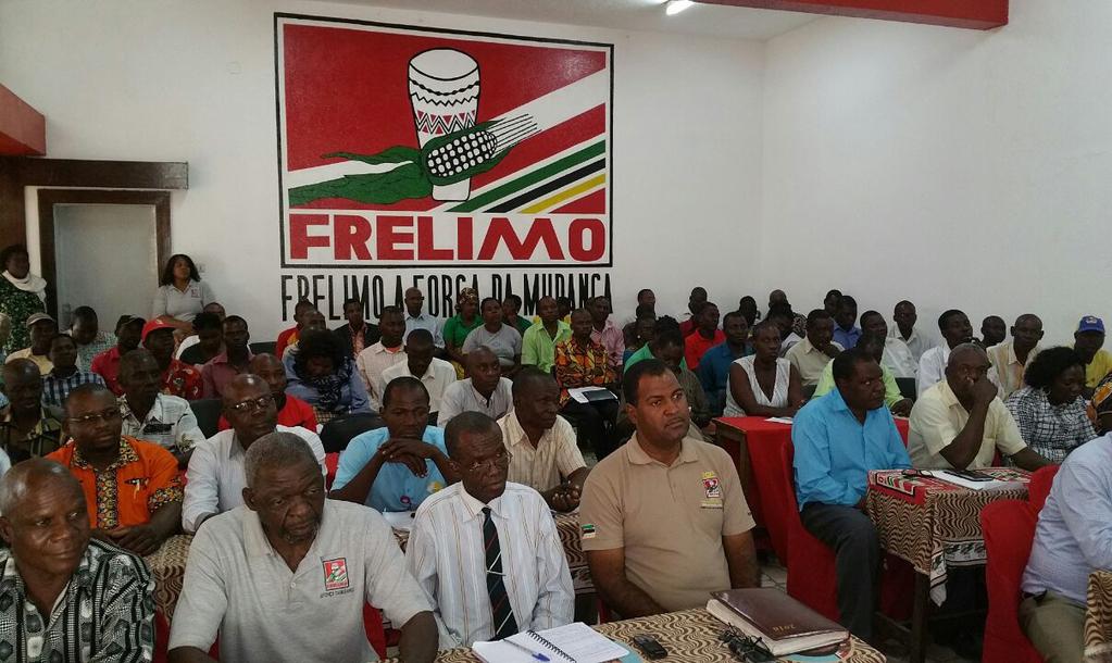Fernando de Sousa apela os professores à vigilância O Primeiro Secretário da FRELIMO na Província de Tete, Fernando Bemane de Sousa, orientou no passado dia 23 de Julho uma reunião com os professores