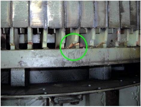 35 2.2.1.1 Barras do rotor quebradas Segundo Treetrong (211), pesquisas mostram que a quebra das barras do rotor, constituem de 5% a 1% das falhas registradas em motores de indução na indústria.