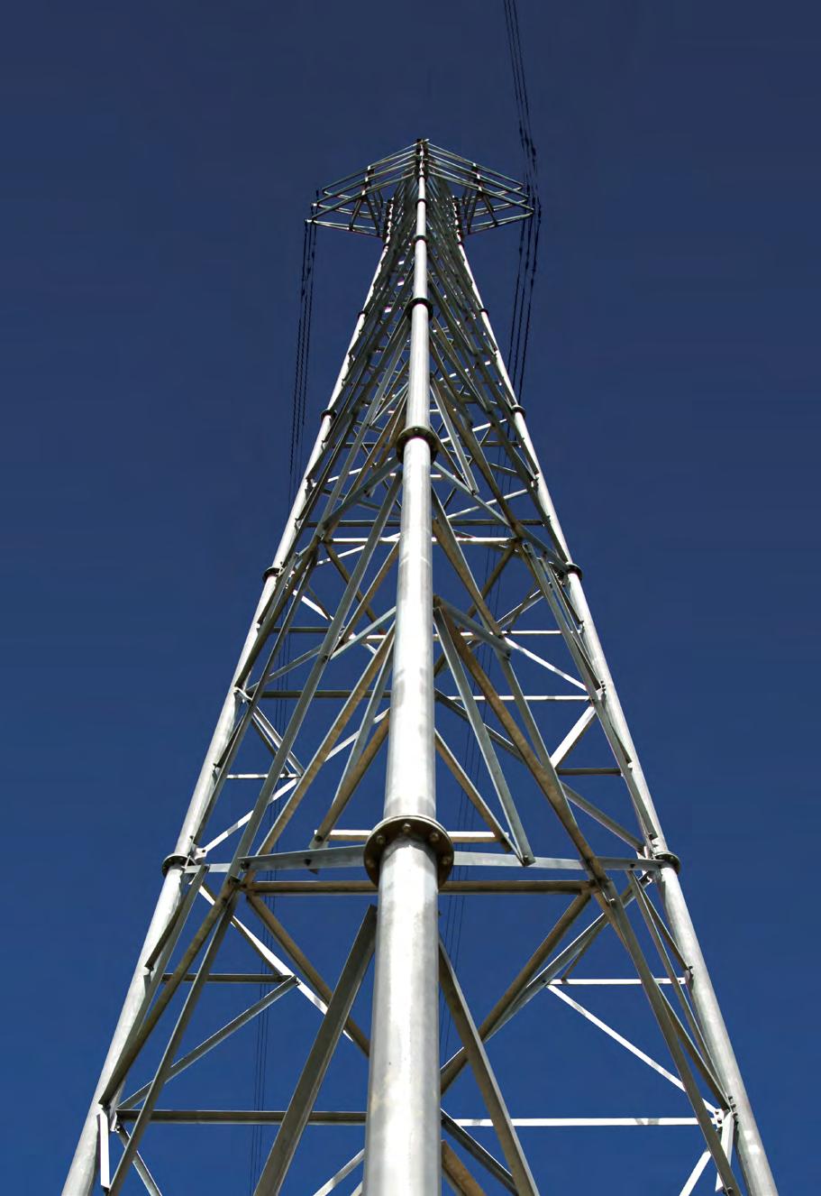 Transmissão de Energia Torre Triangular VERSATILIDADE E RESISTÊNCIA PARA LINHAS DE QUALQUER CLASSE DE TENSÃO Versatilidade Baixo