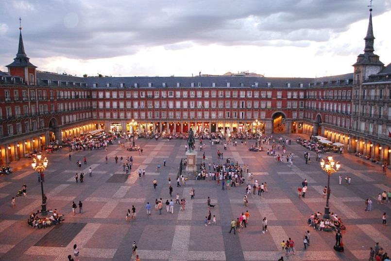 Santiago, atravessamos as províncias de Lugo, Castela e Leão, Chegada no final da tarde a SALAMANCA, situada nas margens do rio Tormes e declarado monumento nacional, em virtude dos seus magníficos