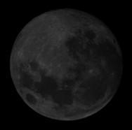 LUA NOVA Nessa fase, a face visível da Lua não recebe luz do Sol, pois, vistos da Terra, os dois astros estão na mesma direção. Durante o dia a Lua está no céu, próximo ao Sol.