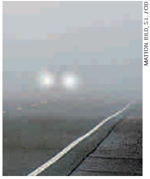 Dispersões A neblina, porém, pode ser vista sob a ação da luz,