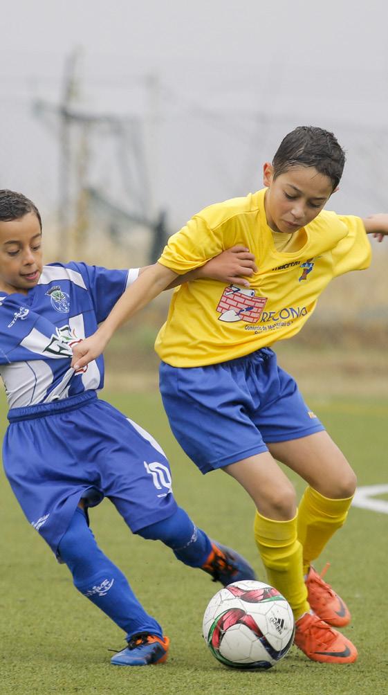 34 DESPORTO 5 MAIO DOMINGO GDB X ARGOZELO Campeonato Distrital de Seniores 17h00, Estádio Municipal CAB X CARVALHOS Campeonato Distrital de Hóquei Sub 13 15h00, Pavilhão Municipal Arnaldo Pereira CAB