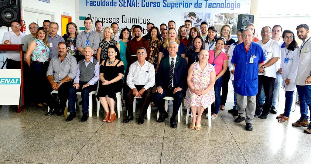 Durante a manhã, professores, alunos, colaboradores e convidados participaram do ato solene de hasteamento dos pavilhões nacional, estadual e municipal.