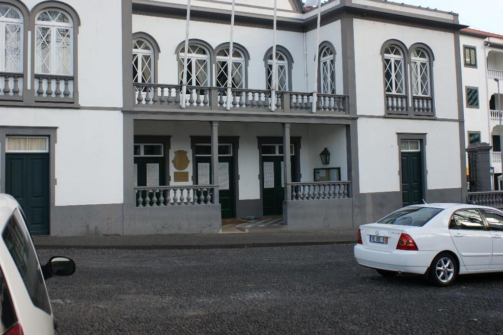 Largo do Município EM04 Edifício dos Paços do Concelho/ Câmara Municipal de Machico 1971 455 m2 2 Alvenaria de Pedra Branco e Cinzento - Reparação da cobertura e sua estrutura - Substituição de