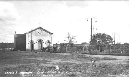 49 Figura 03 - Segunda Igreja de Santo Antônio (1922) Fonte: Arquivo Histórico de Campo Grande. Disponível em: http://www.capital.ms.gov.br/arca/galerias, acessado no dia 30 de outubro de 2016.