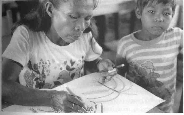 As produções de autoria indígena Muitos recursos são usados, em várias escolas indígenas, com o fim de favocriações coletivas dos grupos de alunos ou dos professores para confeccimateriais escolares
