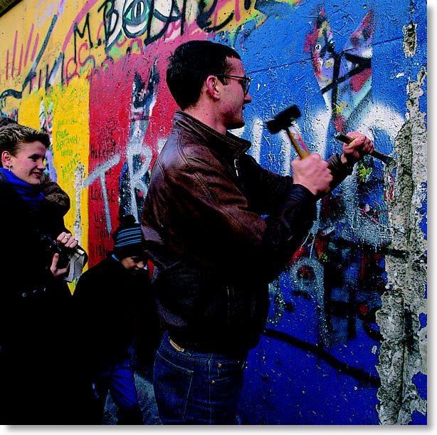 DERRUBADA DO MURO DE BERLIM - 1989: Derrubada do Muro de Berlim,