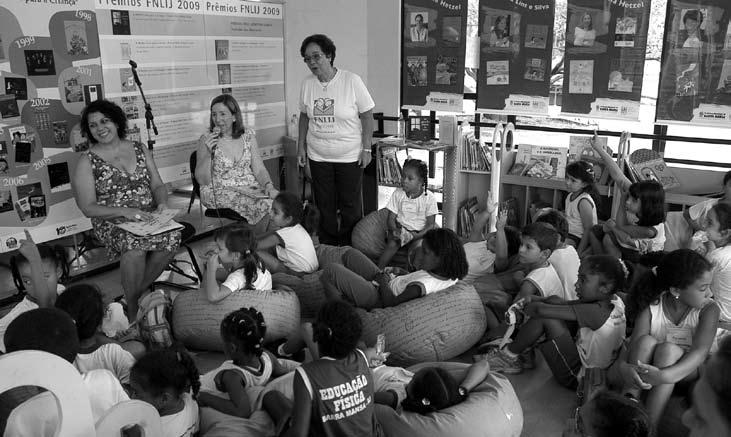 A Secretária Municipal de Educação, Silvia Vitória Coutinho, parabenizou todos os professores presentes, pelo trabalho de promoção da leitura realizado em suas escolas, agradeceu a parceria da FNLIJ