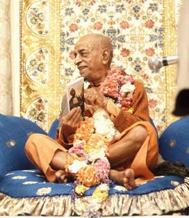 Carta de Sankirtana - Junho 5 tentava ser externamente estável, mais Krishna me permitia concentrar-me e vivenciar uma relação verdadeira com a alma condicionada.