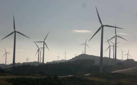 A energia eólica na Galiza e Portugal Importância da produção de energia eólica em áreas comunitárias Benefícios a nível ambiental e social (luta