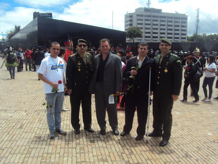 GMI-CO com os Militares feridos em combate Flores ofertadas em homenagem aos Heróis da Colômbia mortos em combate