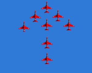 4 4. FORMAÇÕES Geralmente o Red Arrows voa utilizando 9 aeronaves, as figuras abaixo apresentam algumas formações