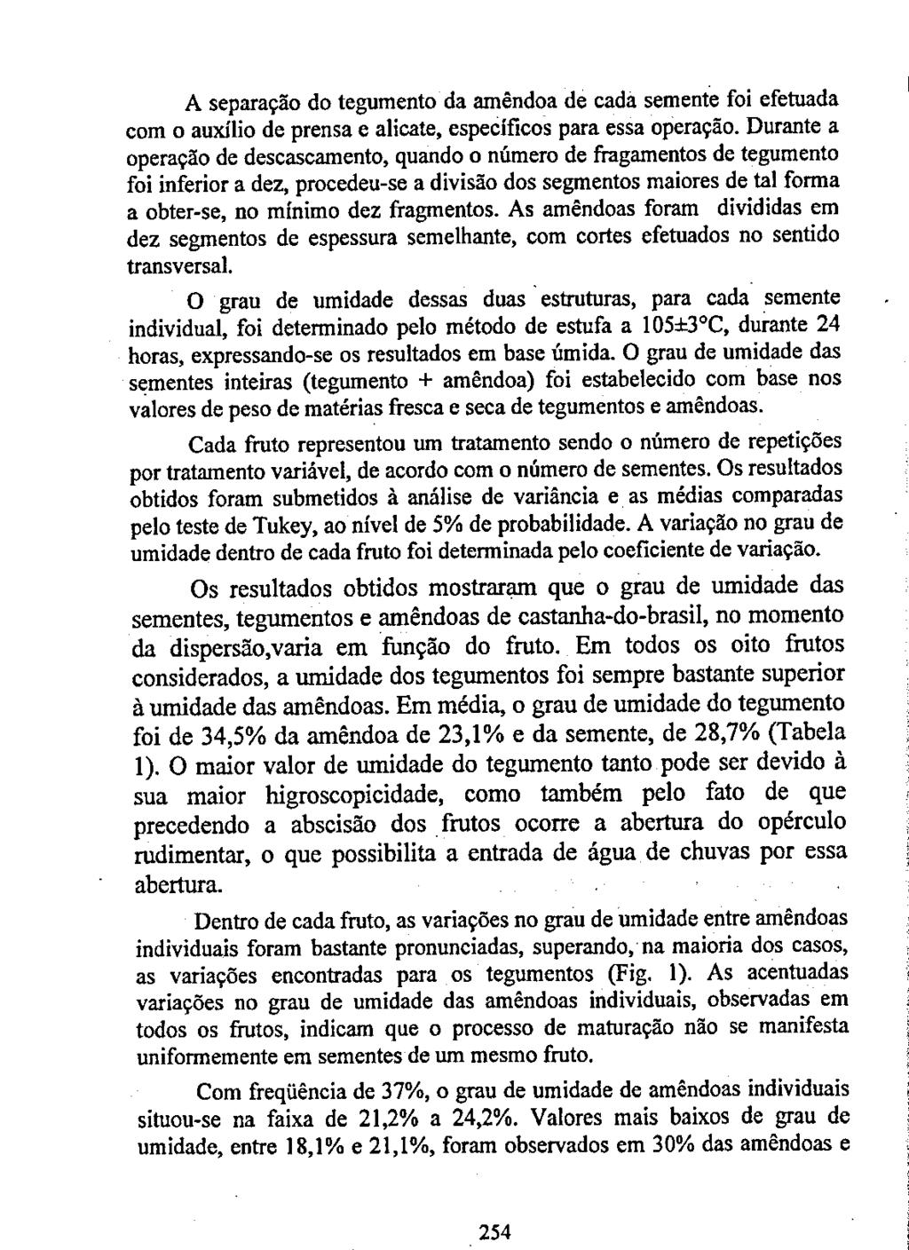 A separaçã d tegument da amênda de cadã semente fi efetuada cm auxíli de prensa e alicate, específics para essa peraçã.