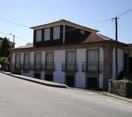 Casa da Ponte C.U.14 Refojos de Basto Ponte de Pé Séc. XVIII: construção da casa?; Séc. XIX: ampliação; Década de 90: restauro geral.