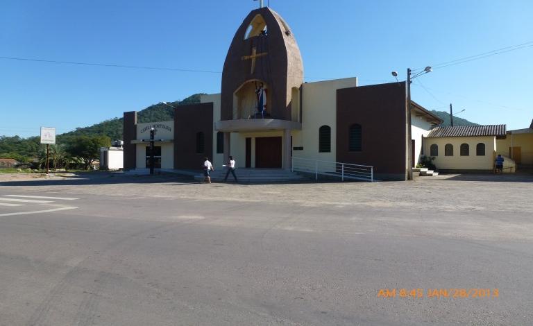 Abrigo 13: Igreja e Salão Paroquial Bom