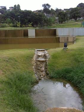 Imagem 1: Parque N. S. da piedade. Imagem 2: Parque N. S. da piedade. Curso d água recuperado. Ponto 2 Encontro do ribeirão Pampulha com o córrego Cachoeirinha (Ribeirão Onça).