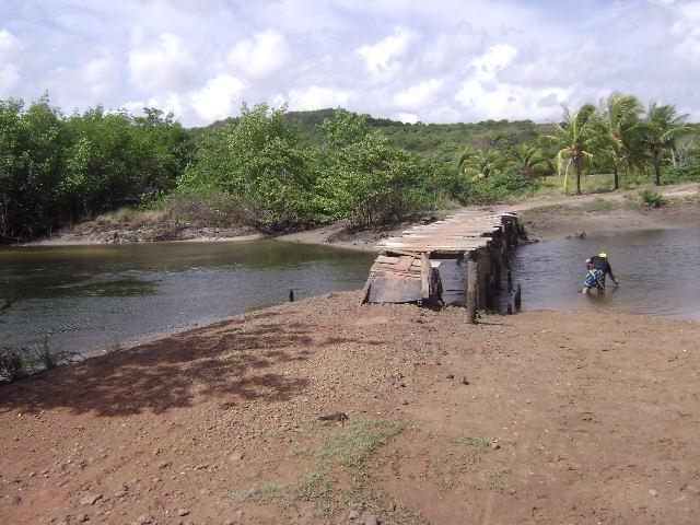 ESTAÇÃO DE MONITORAMENTO PI-03 Localizada no rio Pirangi, é um ponto que apresenta boa frequência de banhistas, tendo sido, em 2012, classificada como IMPRÓPRIA para banho, apresentando uma média de
