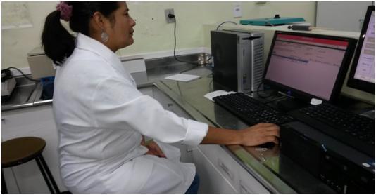 ANÁLISE ERGONÔMICA DO TRABALHO SETOR: FUNÇÃO: POSTO: PÁGINA: 02 LABORATÓRIO TÉCNICO EM PATOLOGIA CLÍNICA MEMORIAL BIOMECÂNICO BIOQUÍMICA 16/08/2018 Monitor sem