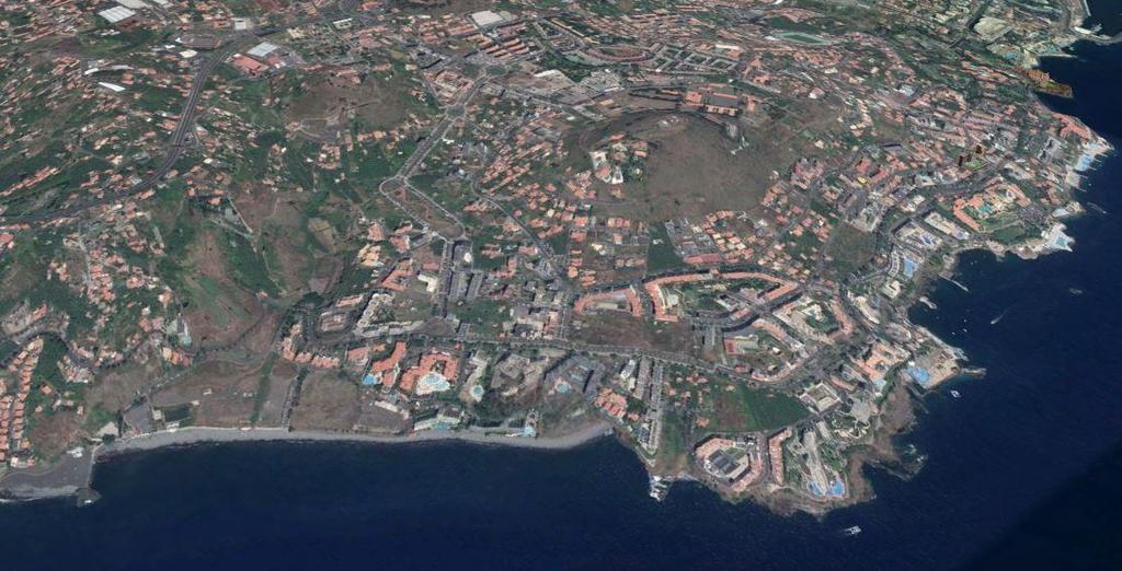 TERRENO MONUMENTAL O terreno localiza-se na estrada que liga o Funchal ao concelho de Câmara Lobos.